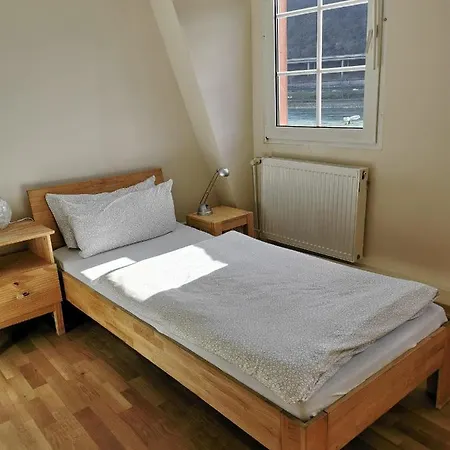 莱茵河畔咖啡馆旅馆 3* Leutesdorf