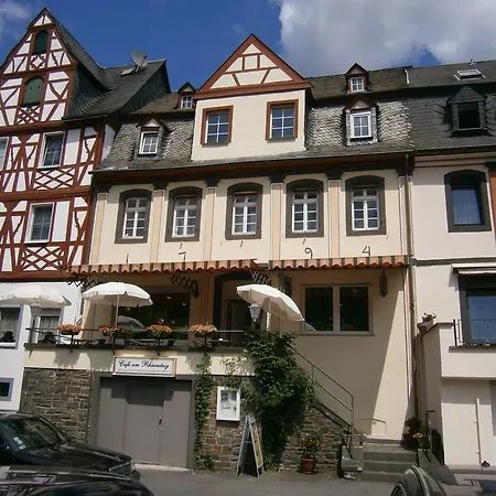 莱茵河畔咖啡馆旅馆 Leutesdorf