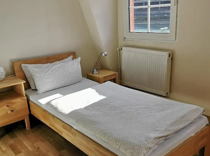 莱茵河畔咖啡馆旅馆 3* Leutesdorf