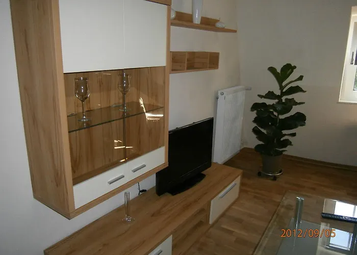 莱茵河畔咖啡馆旅馆